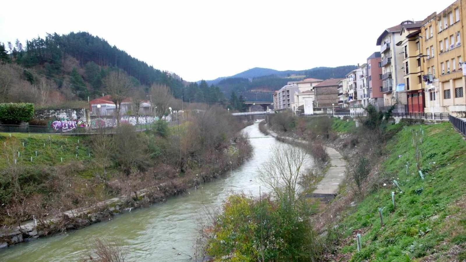Piso Rio Nervion 15 Minutos Bilbao Leilighet Ugao-Miraballes Eksteriør bilde
