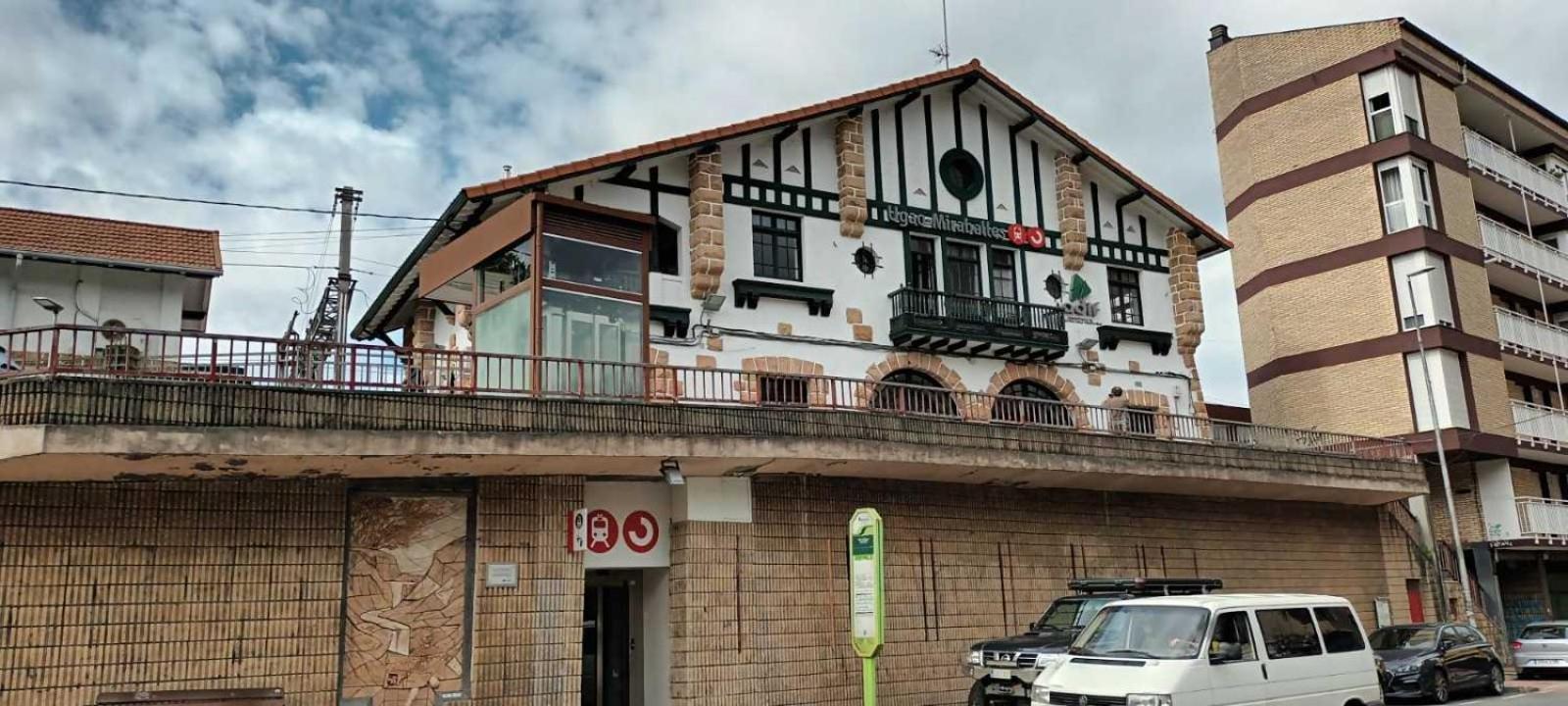 Piso Rio Nervion 15 Minutos Bilbao Leilighet Ugao-Miraballes Eksteriør bilde
